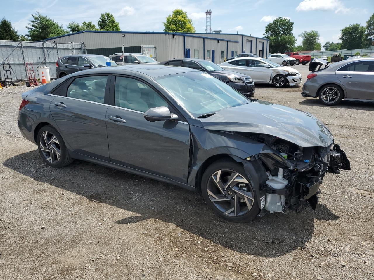 2024 Hyundai Elantra Limited - Image 4