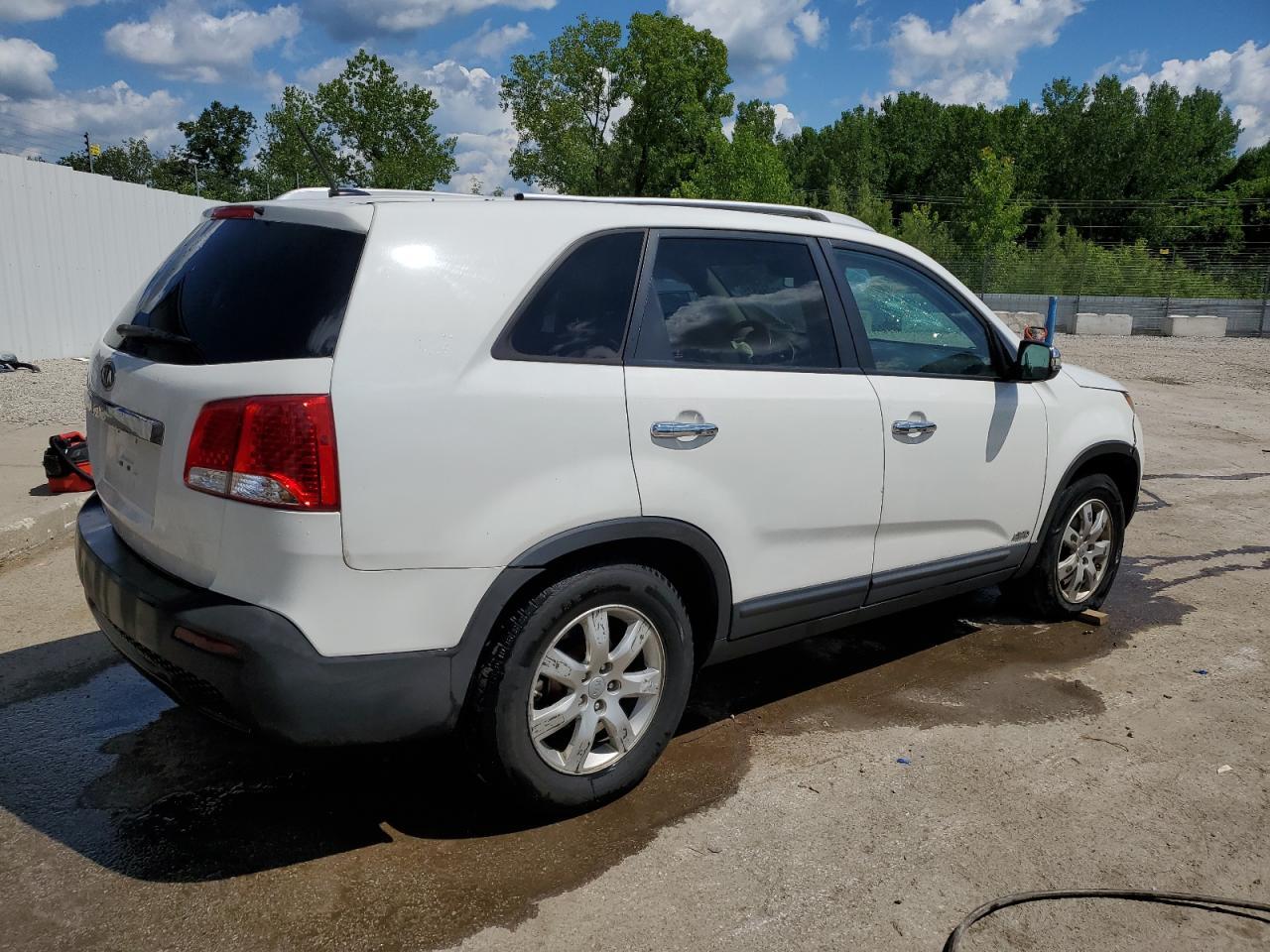 2013 Kia Sorento Lx - Image 3