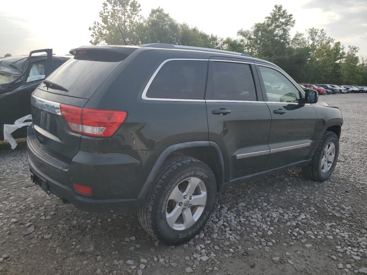 2011 Jeep Grand Cherokee Laredo - Image 3