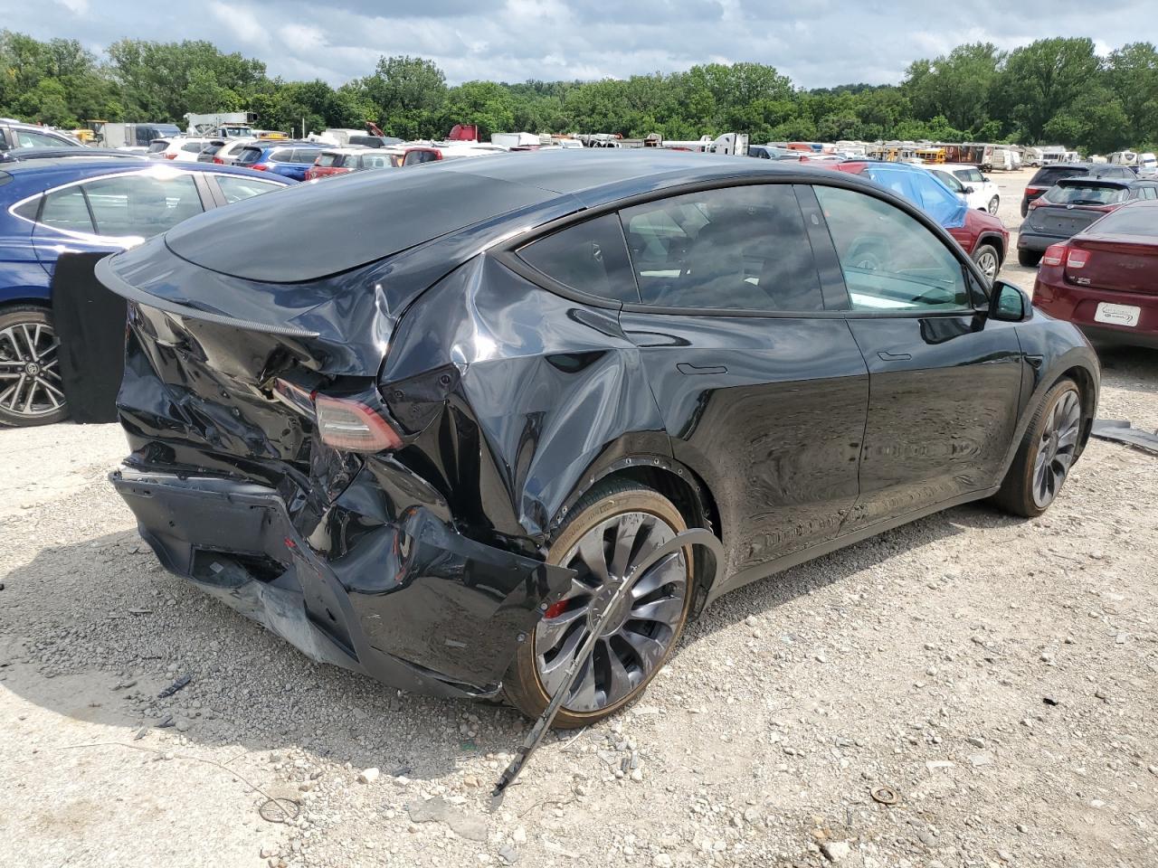 2024 Tesla Model Y - Фото 3