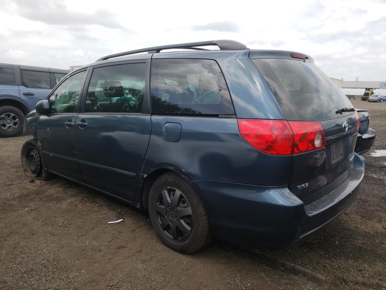 2007 Toyota Sienna Ce - Image 2