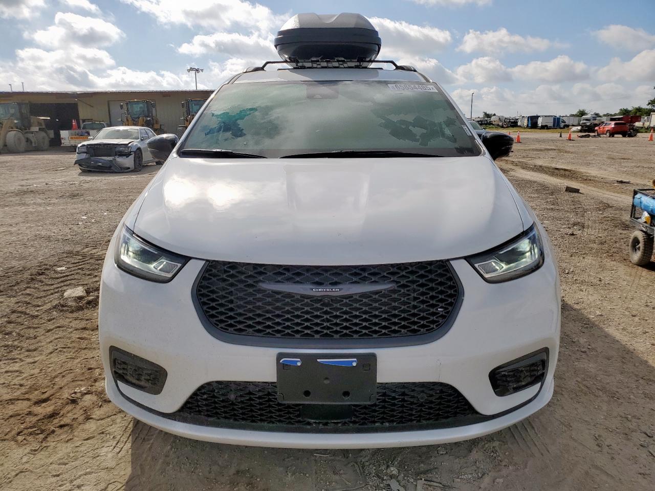 2025 Chrysler Pacifica Select - Image 5