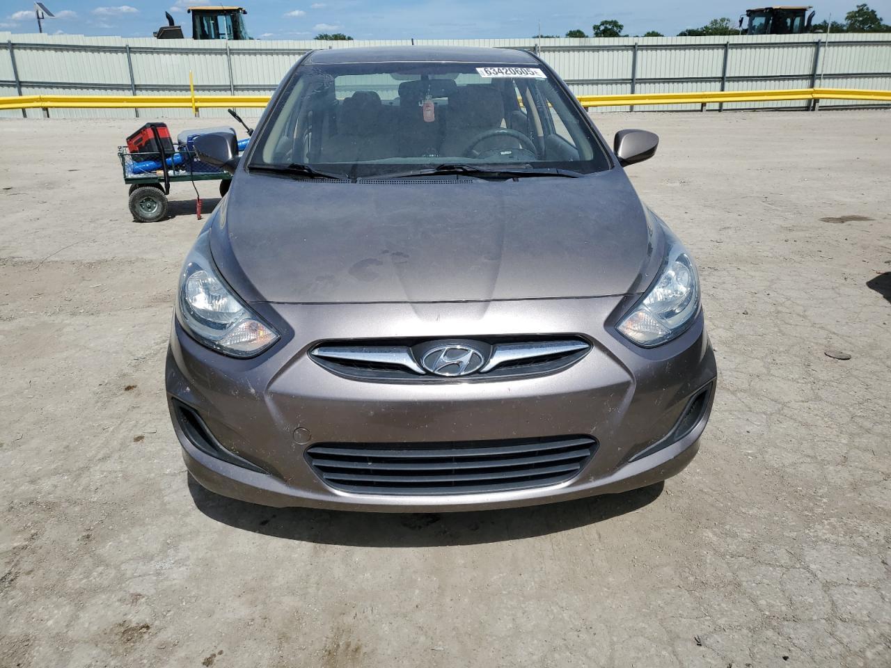 2013 Hyundai Accent Gls - Фото 5