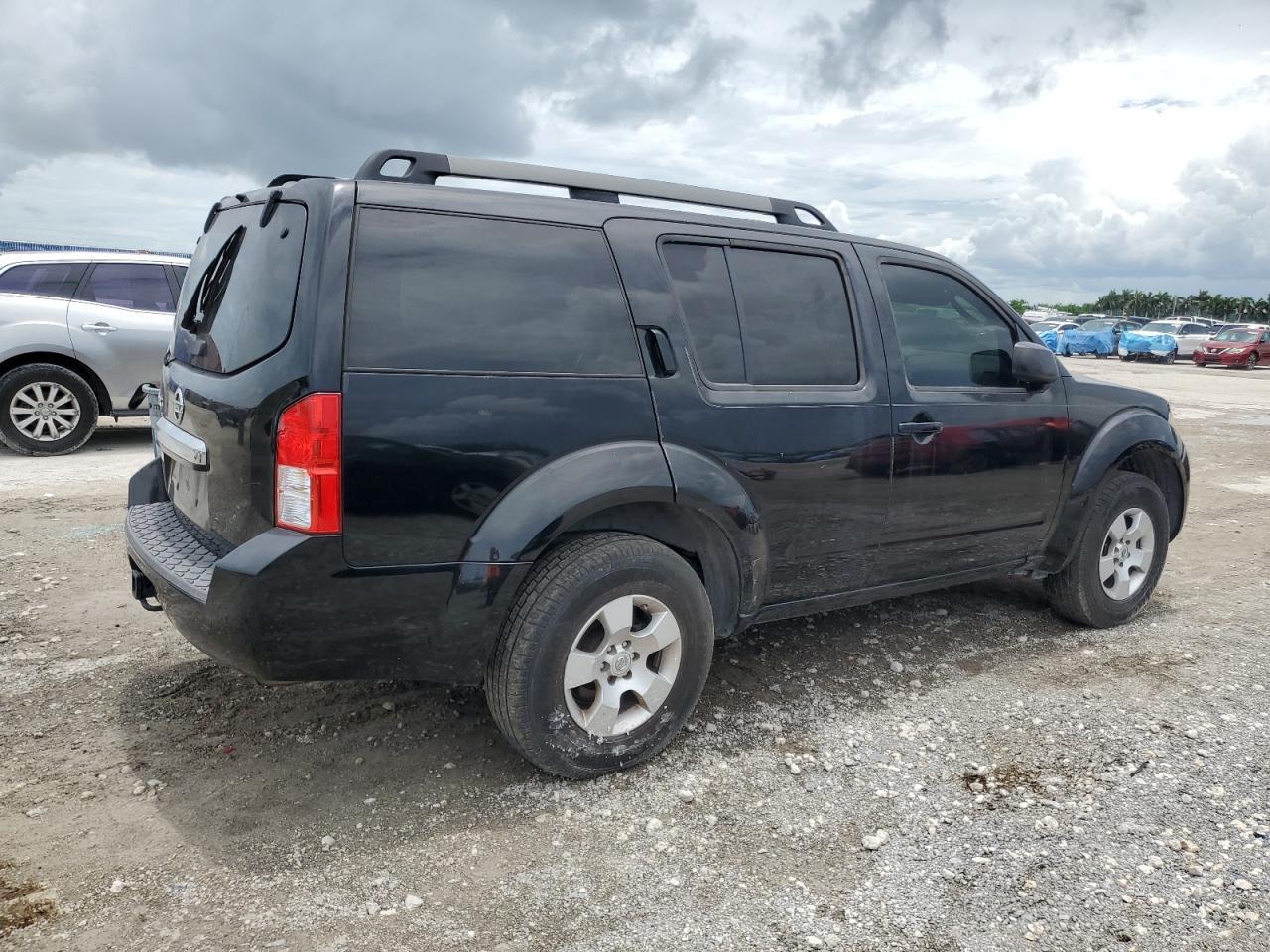 2012 Nissan Pathfinder S - Image 3