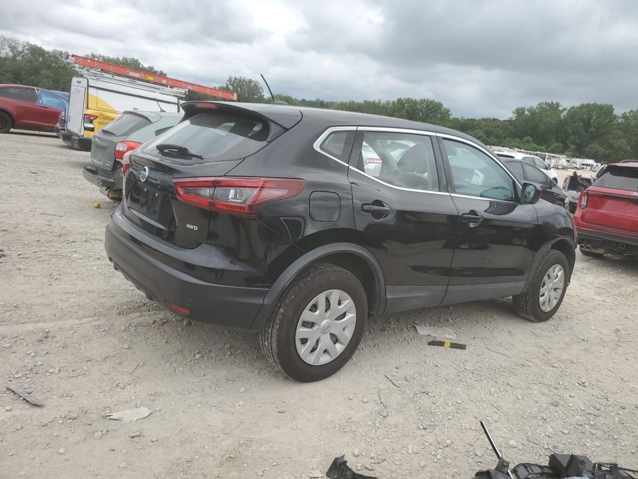 2020 Nissan Rogue Sport S - Фото 3