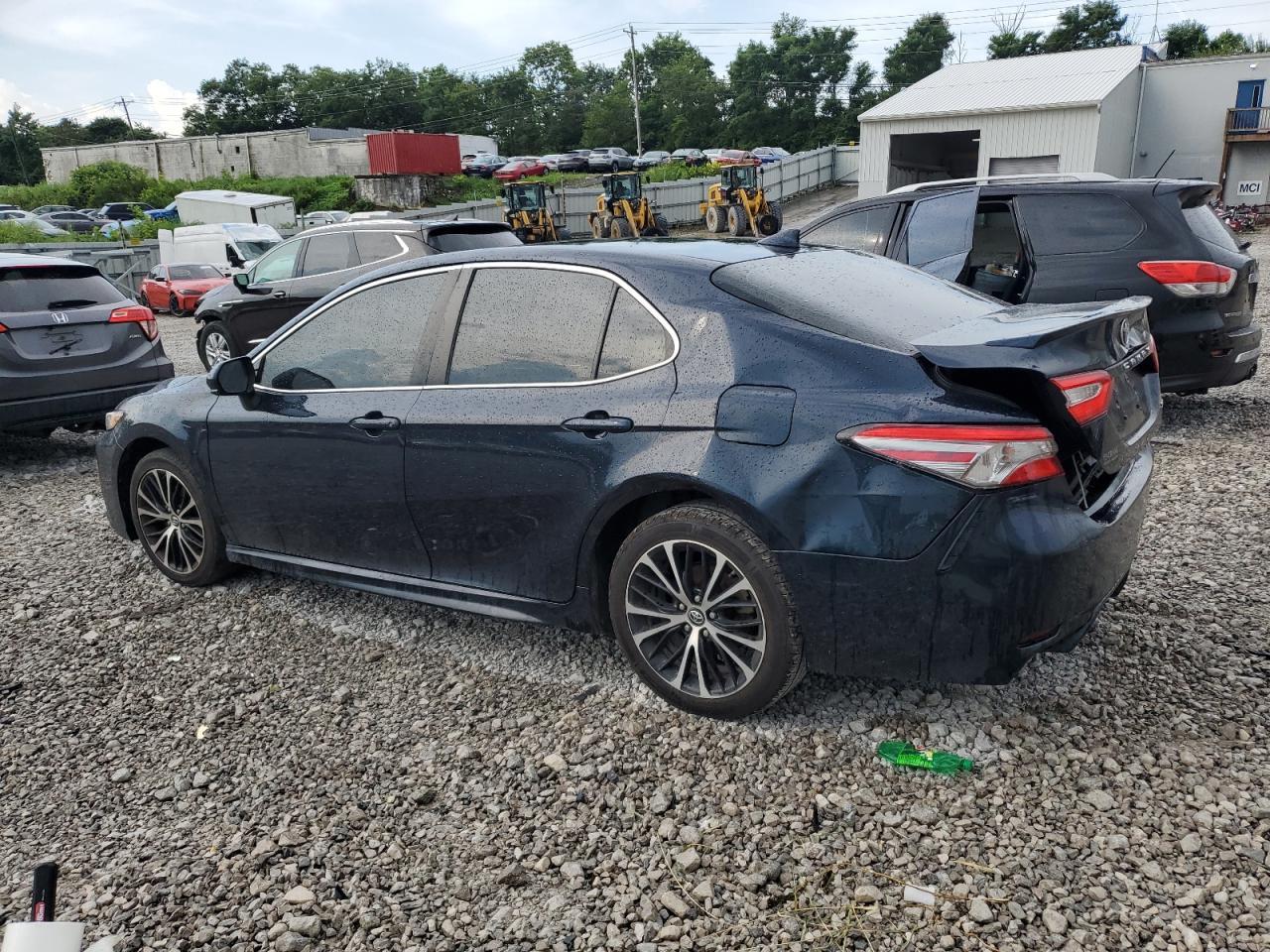 2019 Toyota Camry L - Фото 2
