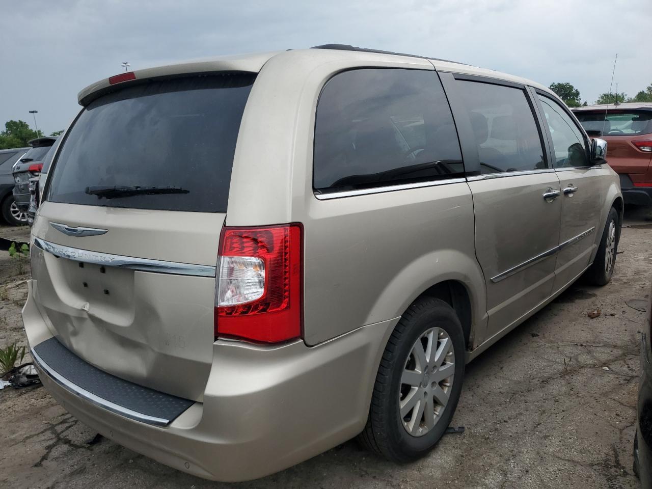 2012 Chrysler Town & Country Touring L - Image 3