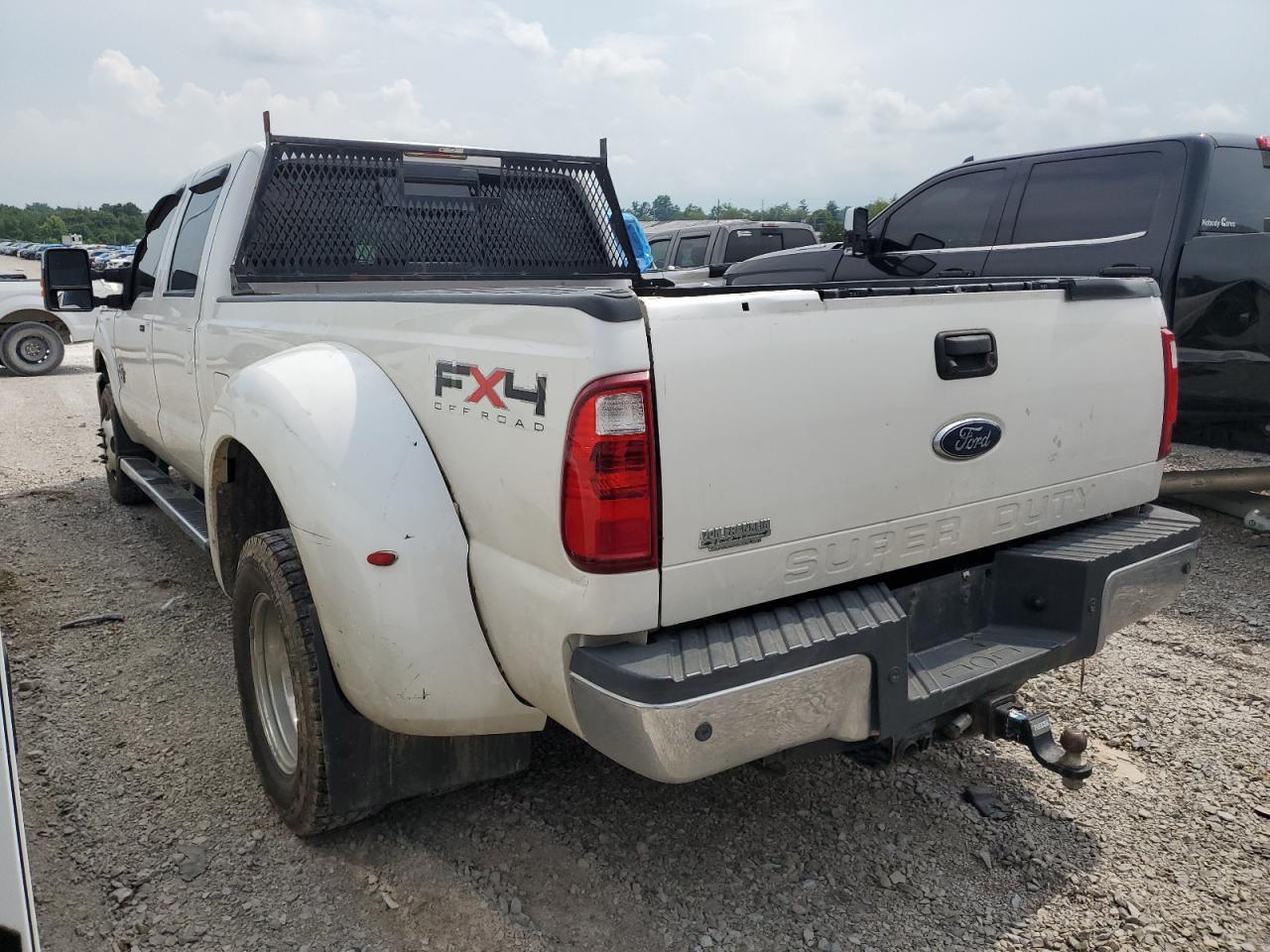 2011 Ford F350 Super Duty - Фото 2
