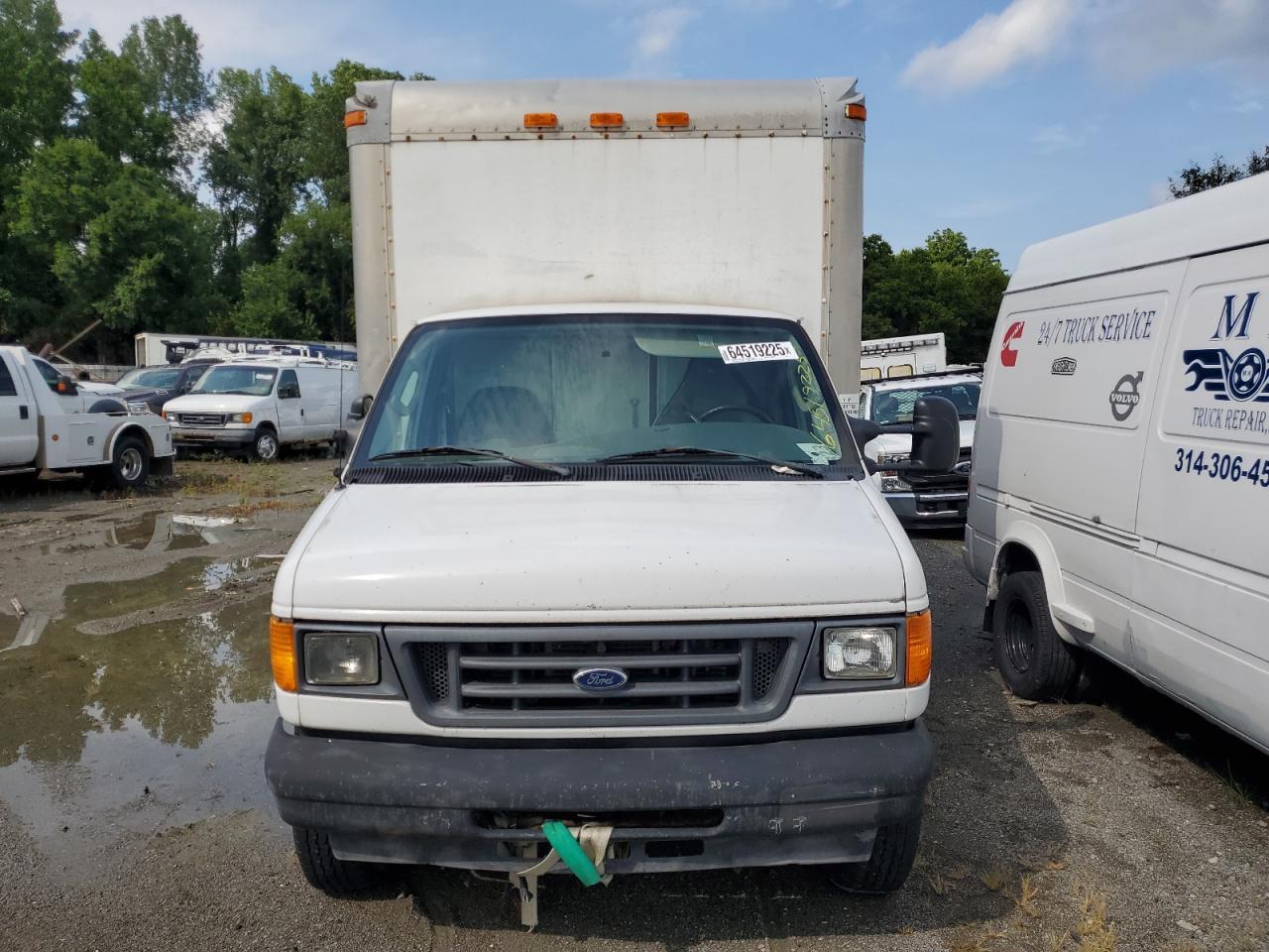 2004 Ford Econoline E350 Super Duty Cutaway Van - Image 5