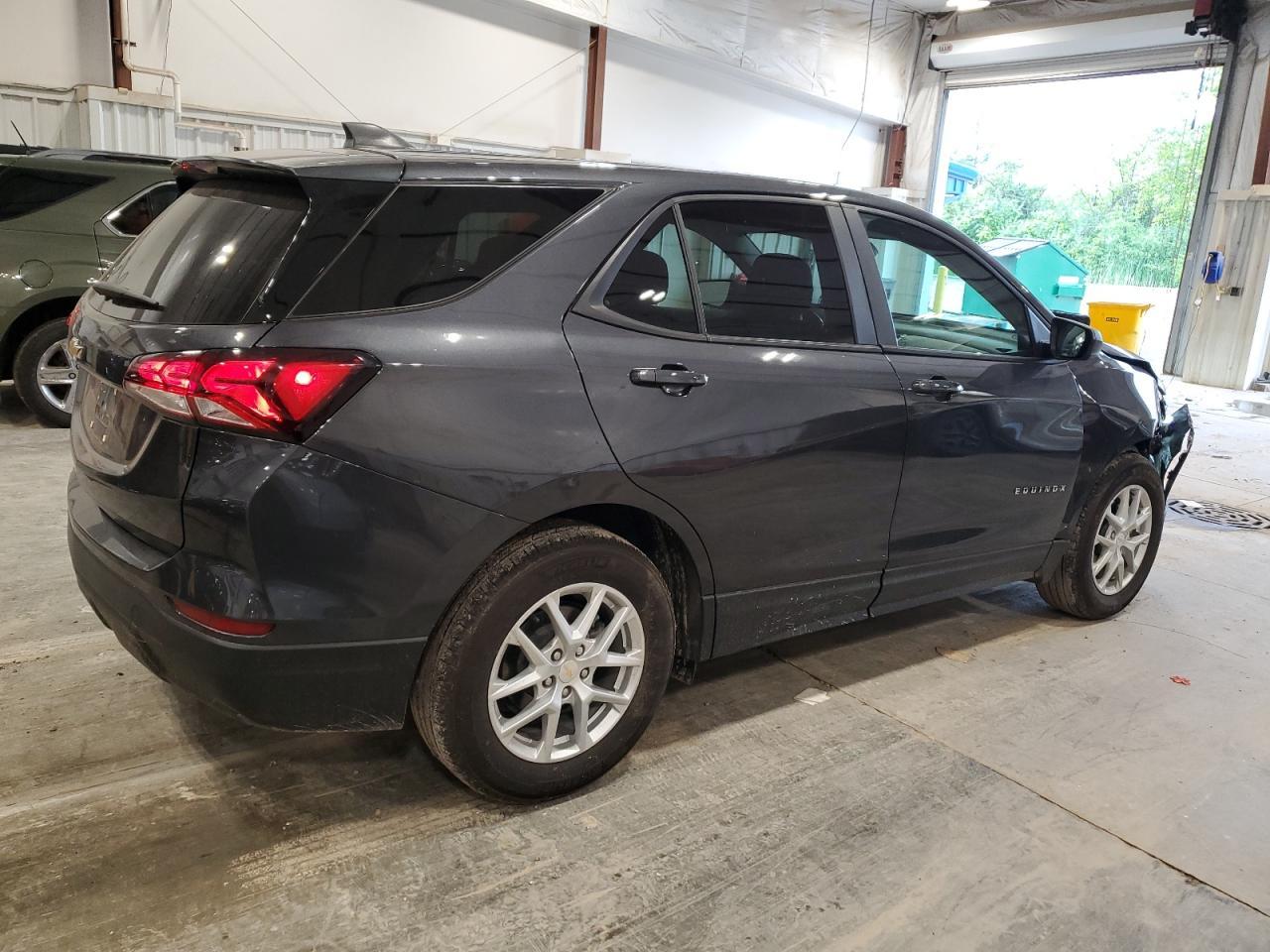2022 Chevrolet Equinox Ls - Image 3