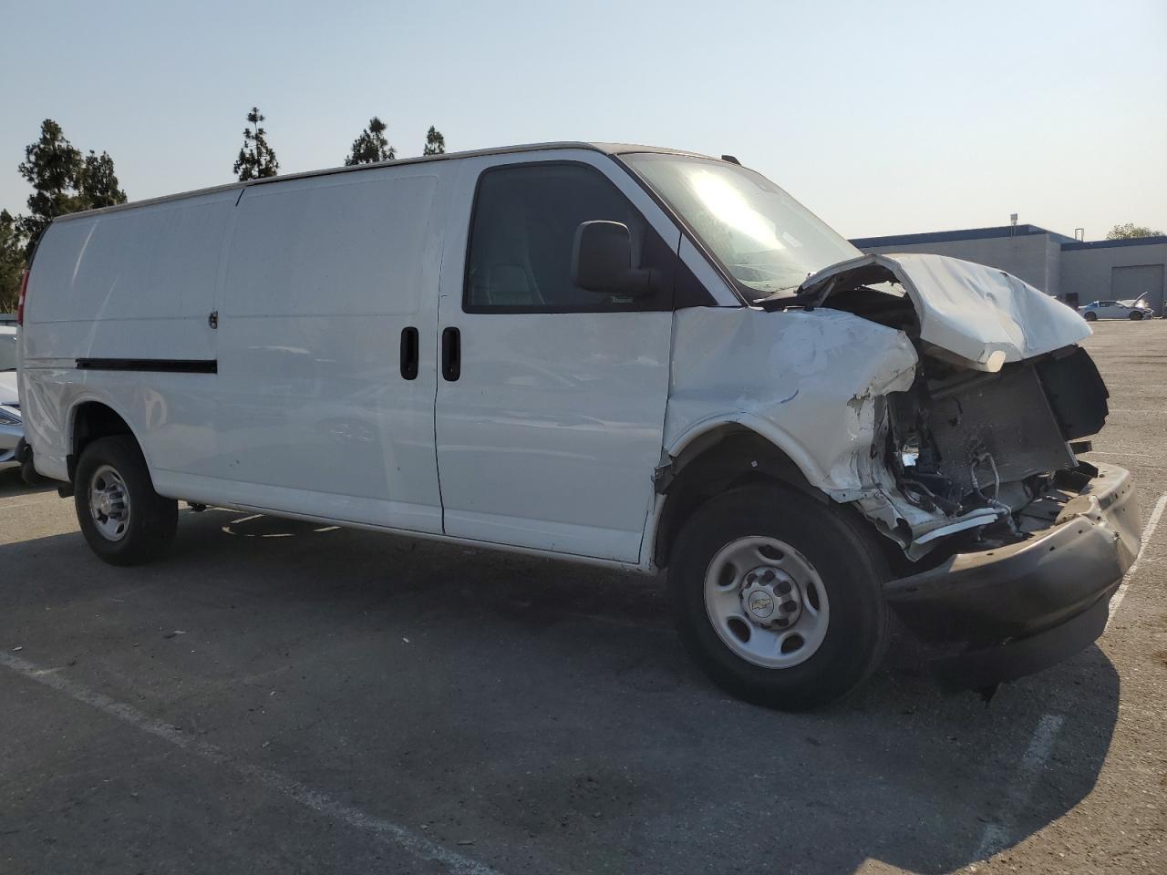 2024 Chevrolet Express G3500 - Фото 4