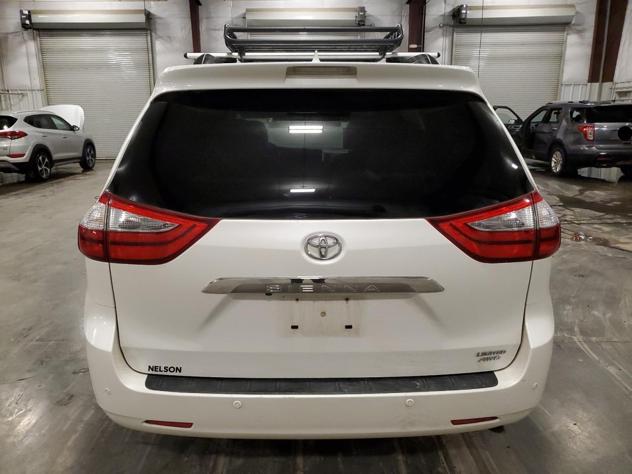 2017 Toyota Sienna Xle - Фото 6