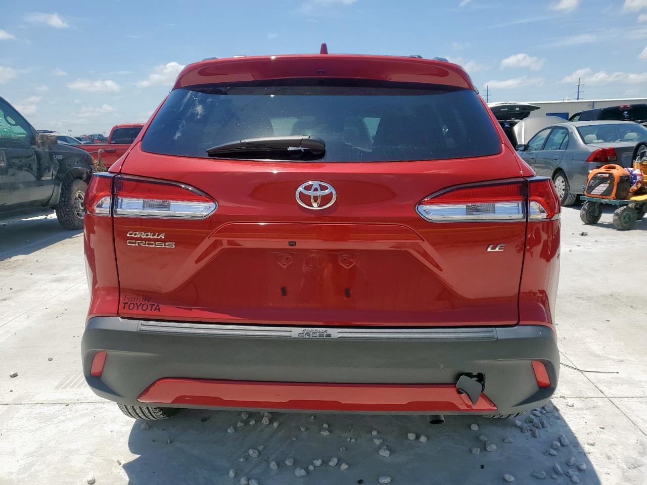 2024 Toyota Corolla Cross Le - Image 6