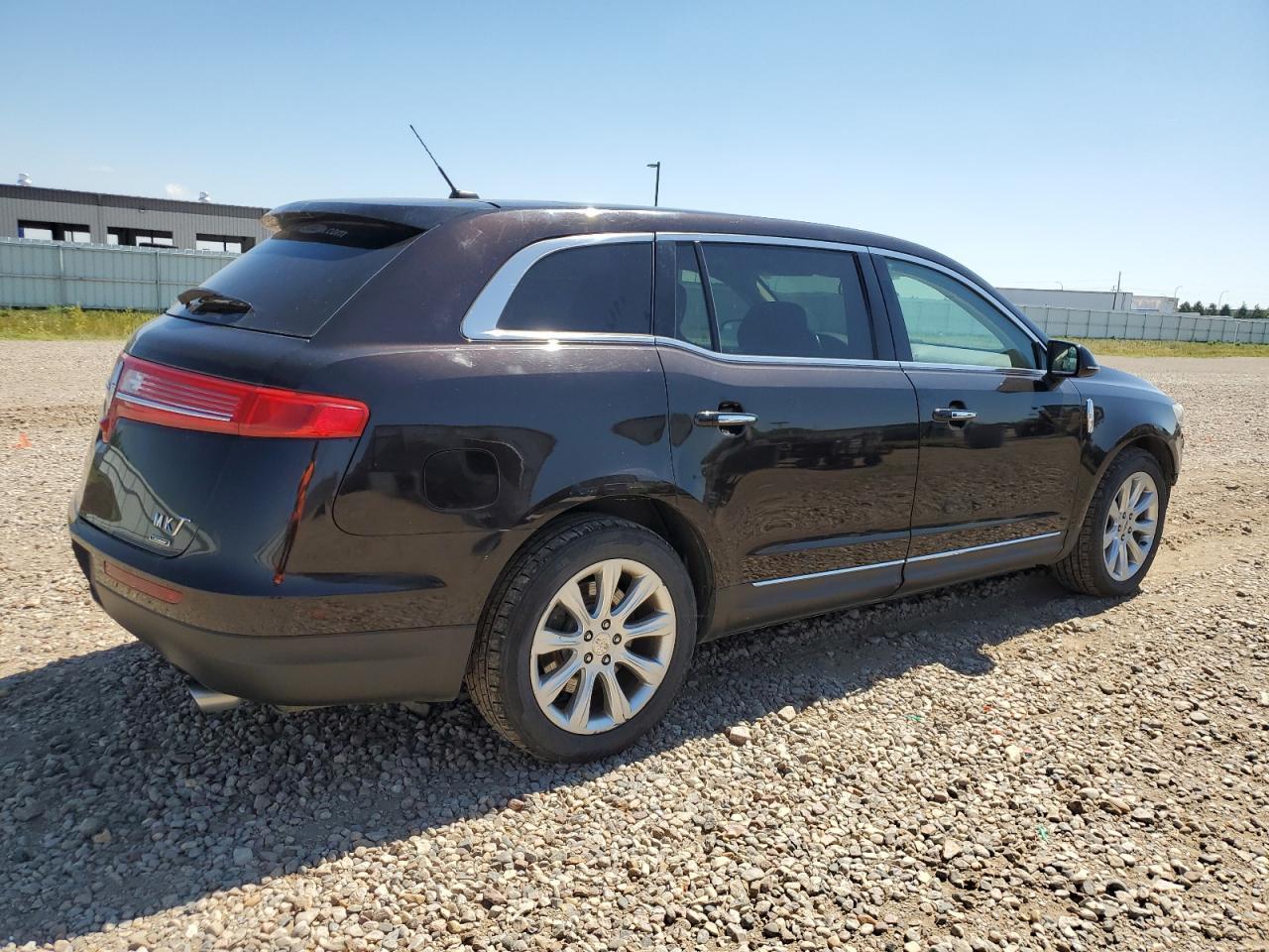 2014 Lincoln Mkt - Image 3