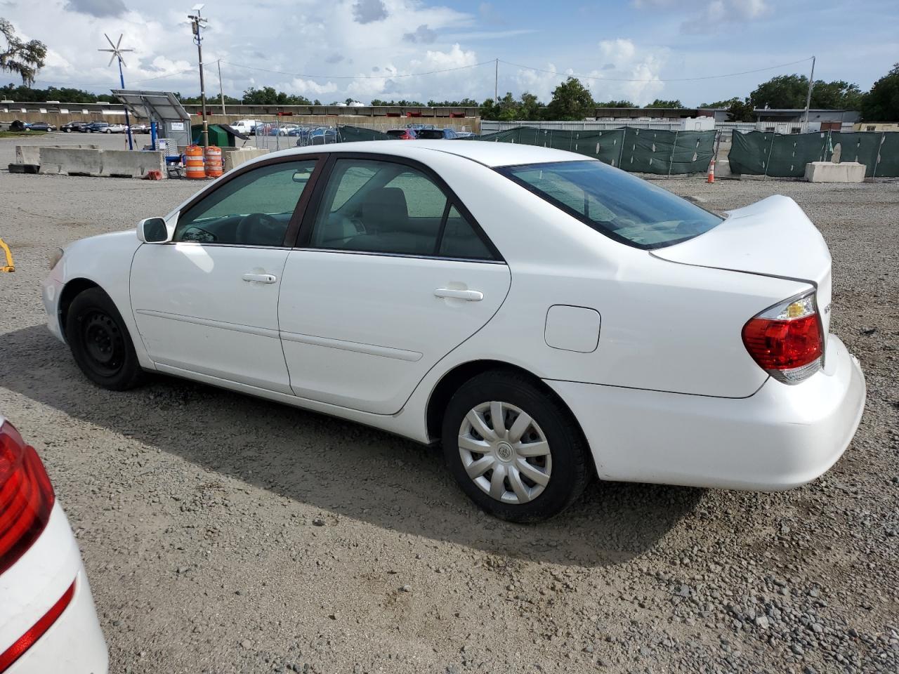 2005 Toyota Camry Le - Image 2