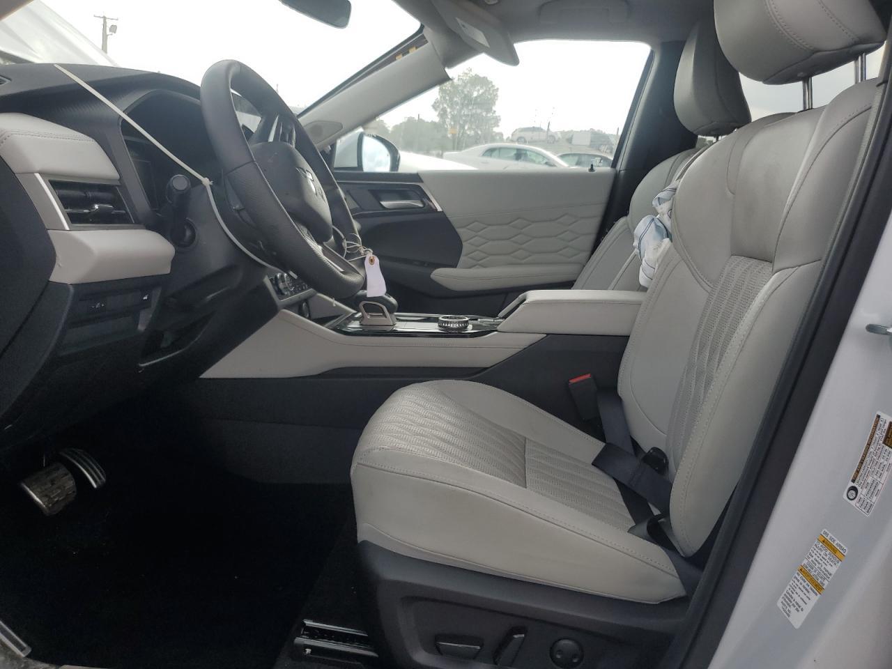 2025 Mitsubishi Outlander Sel - Image 7