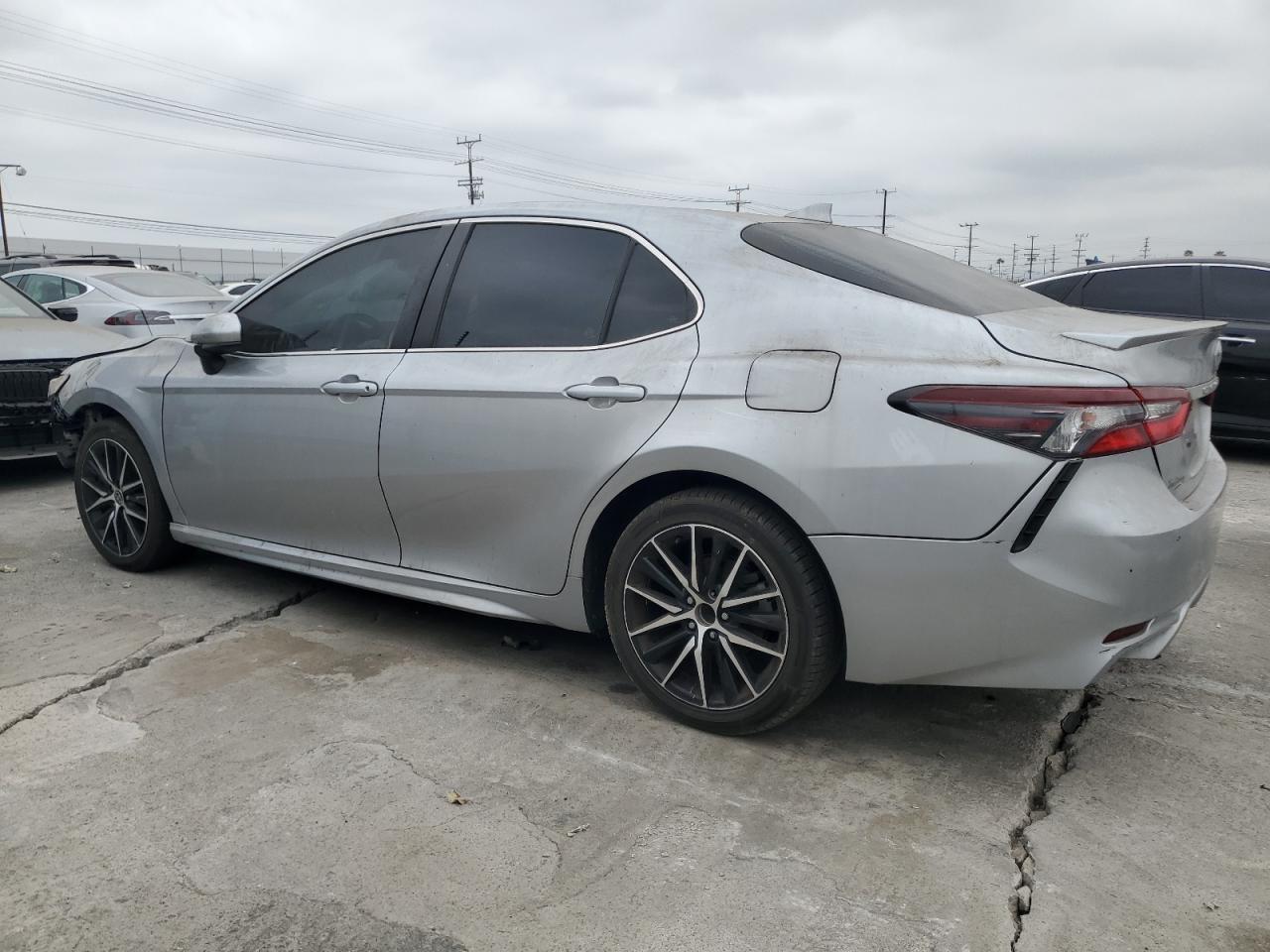 2021 Toyota Camry Se - Фото 2