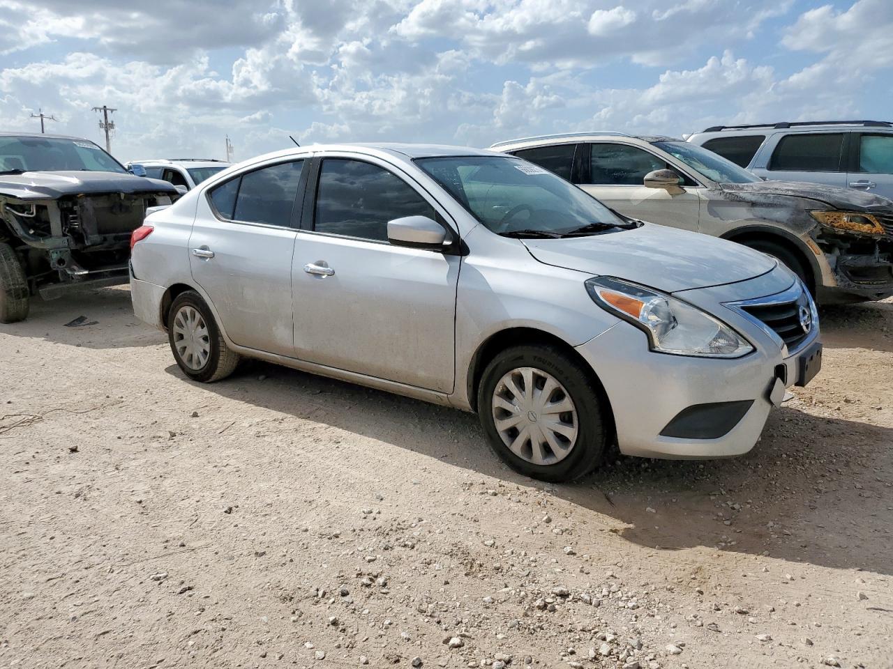 2019 Nissan Versa S - Фото 4