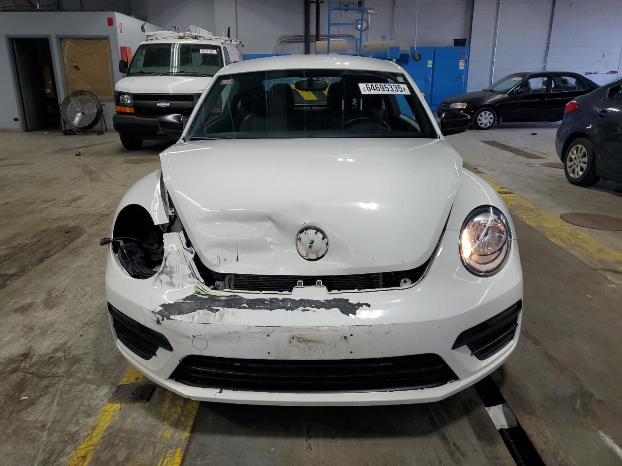 2018 Volkswagen Beetle S - Фото 5