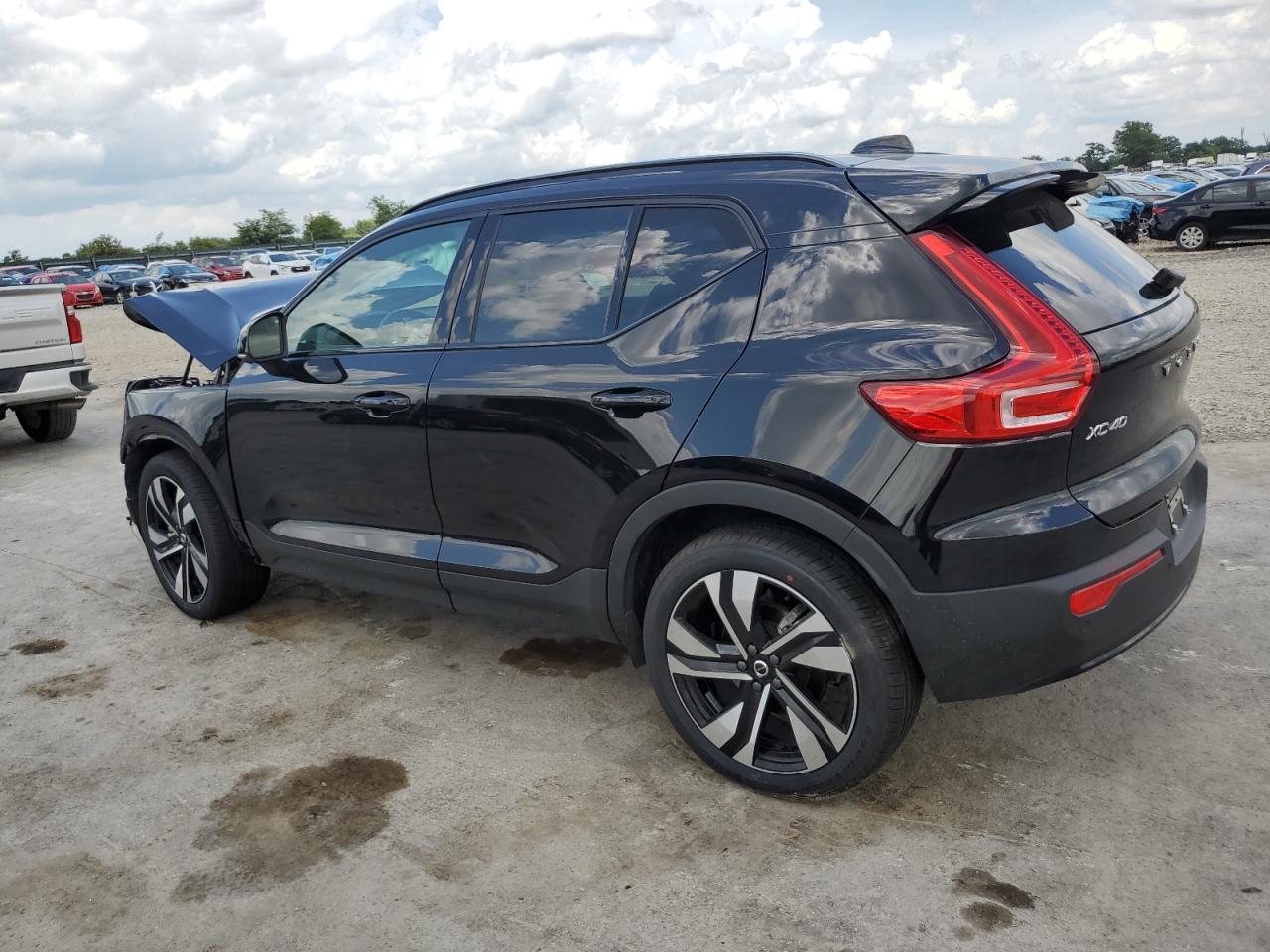 2023 Volvo Xc40 Plus - Фото 2