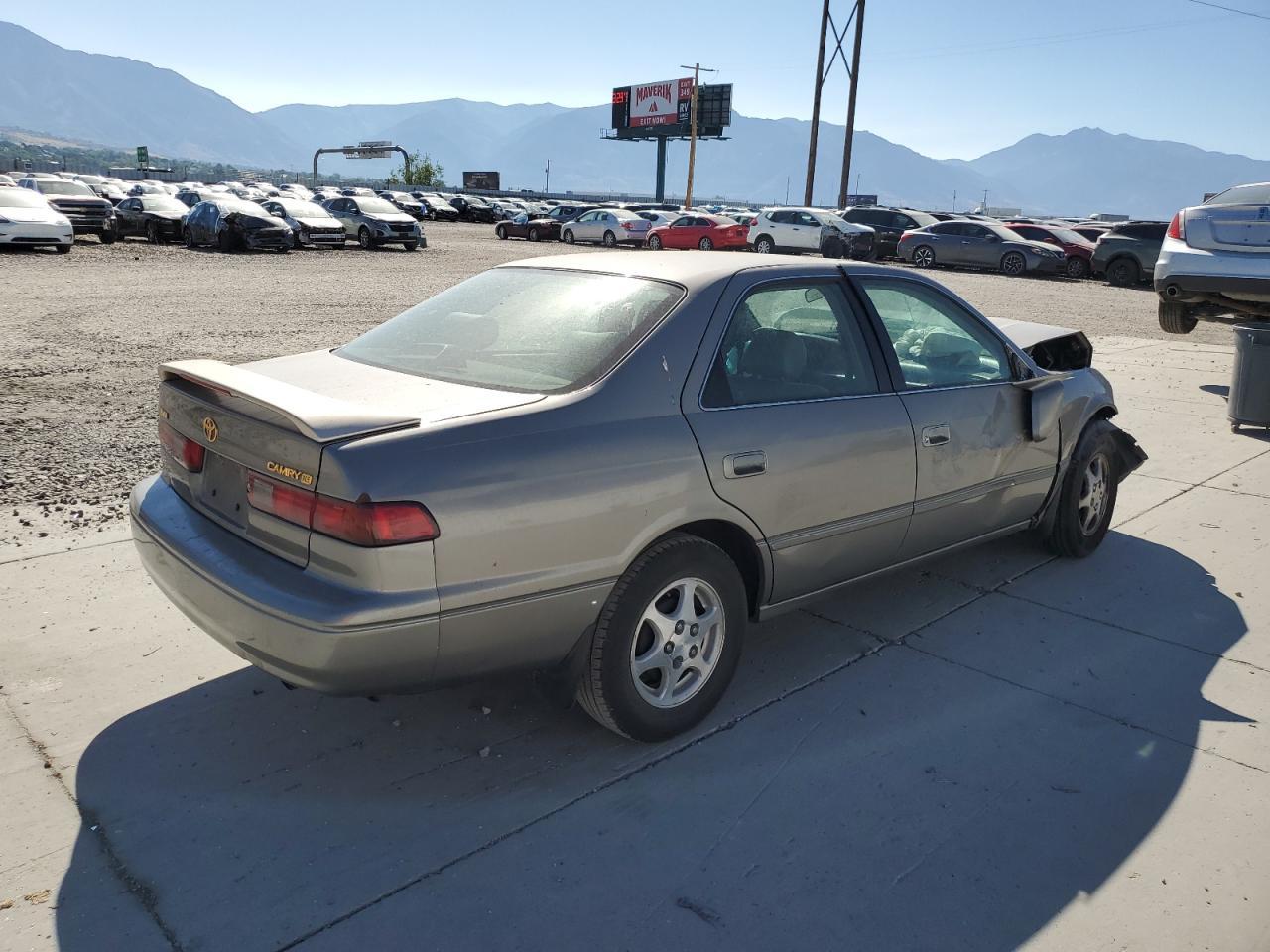 1999 Toyota Camry Ce - Фото 3