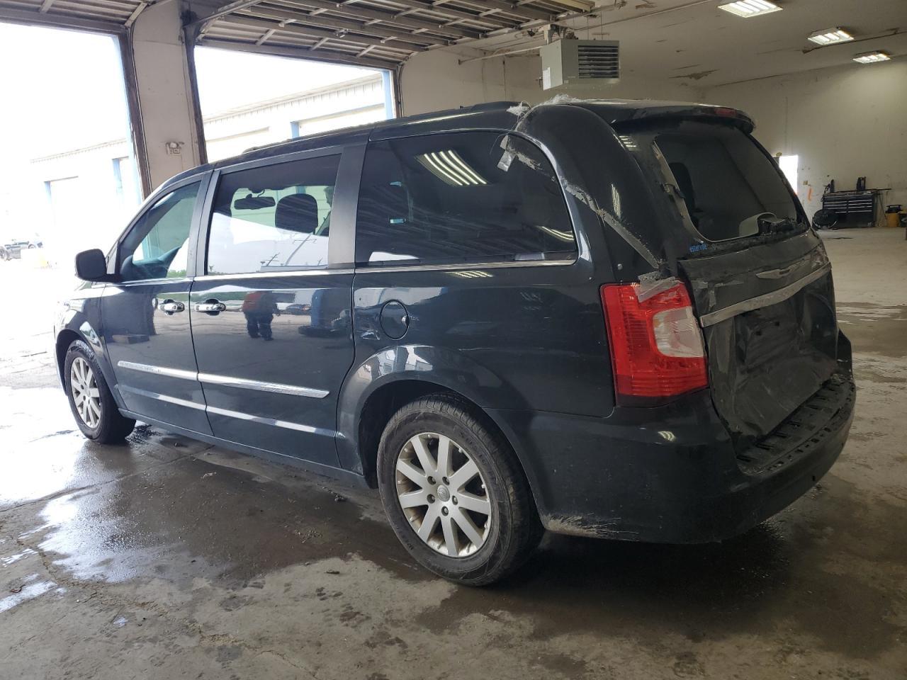 2012 Chrysler Town & Country Touring L - Фото 2