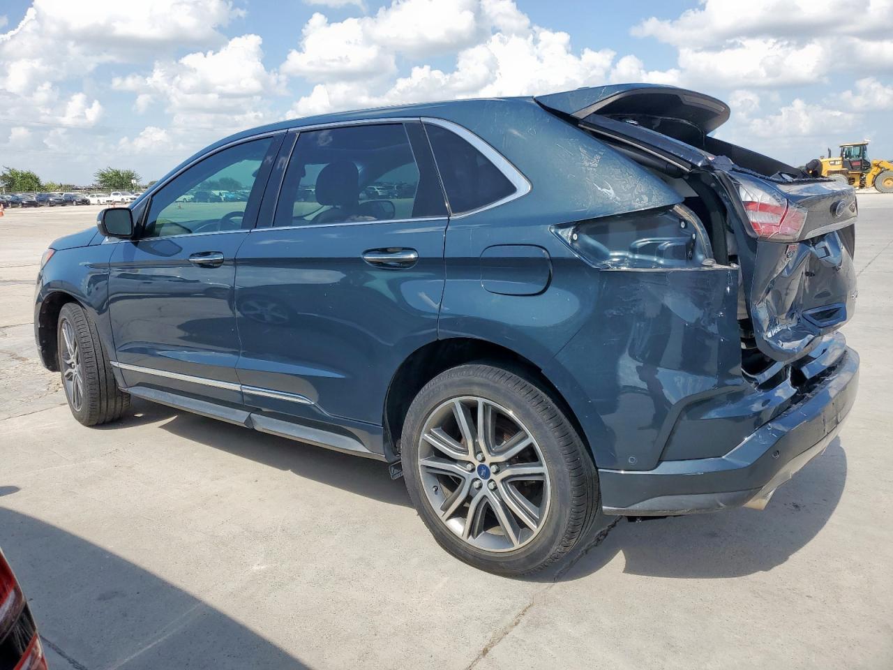2019 Ford Edge Titanium - Image 2