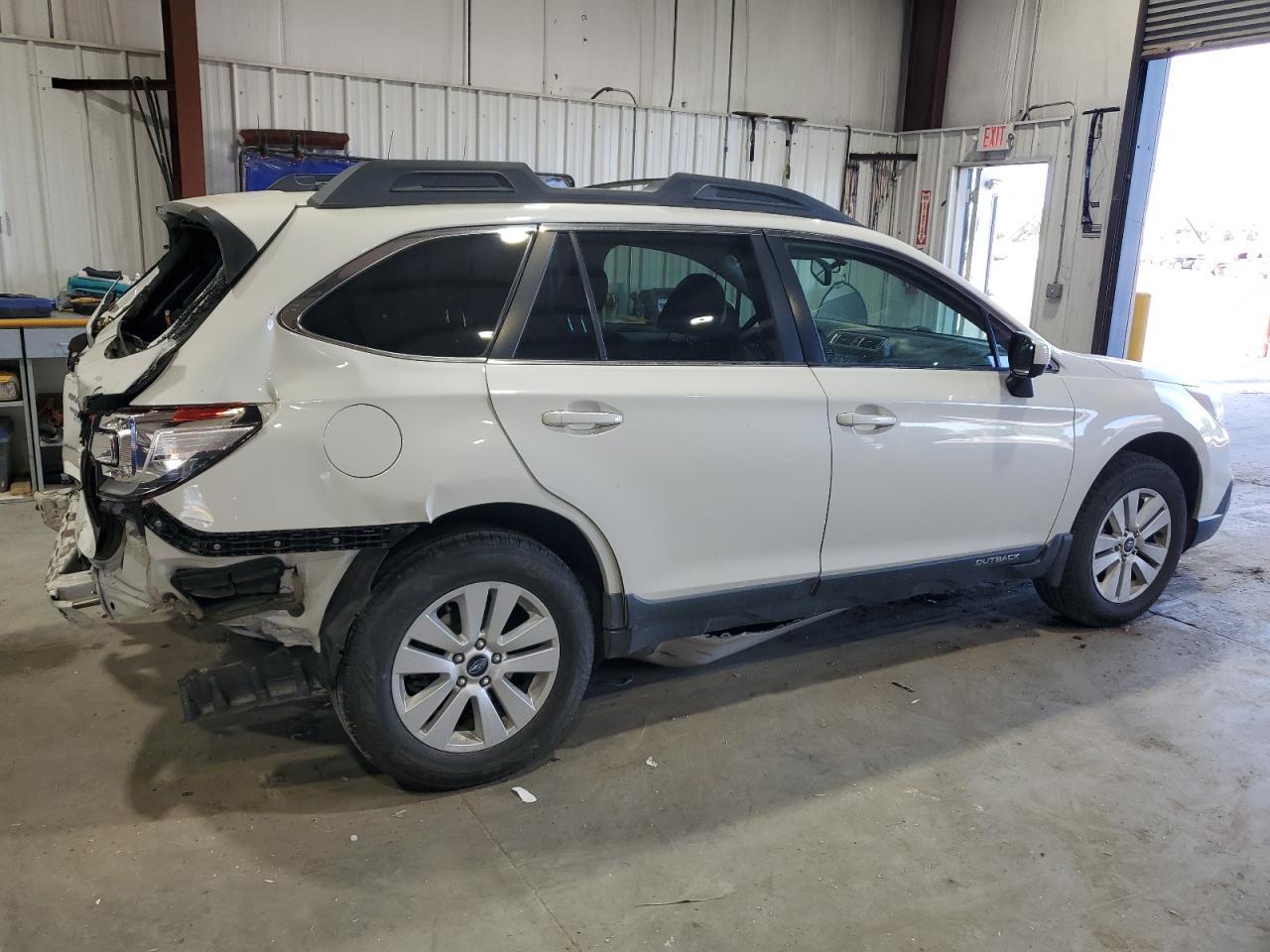 2015 Subaru Outback 2.5I Premium - Image 3