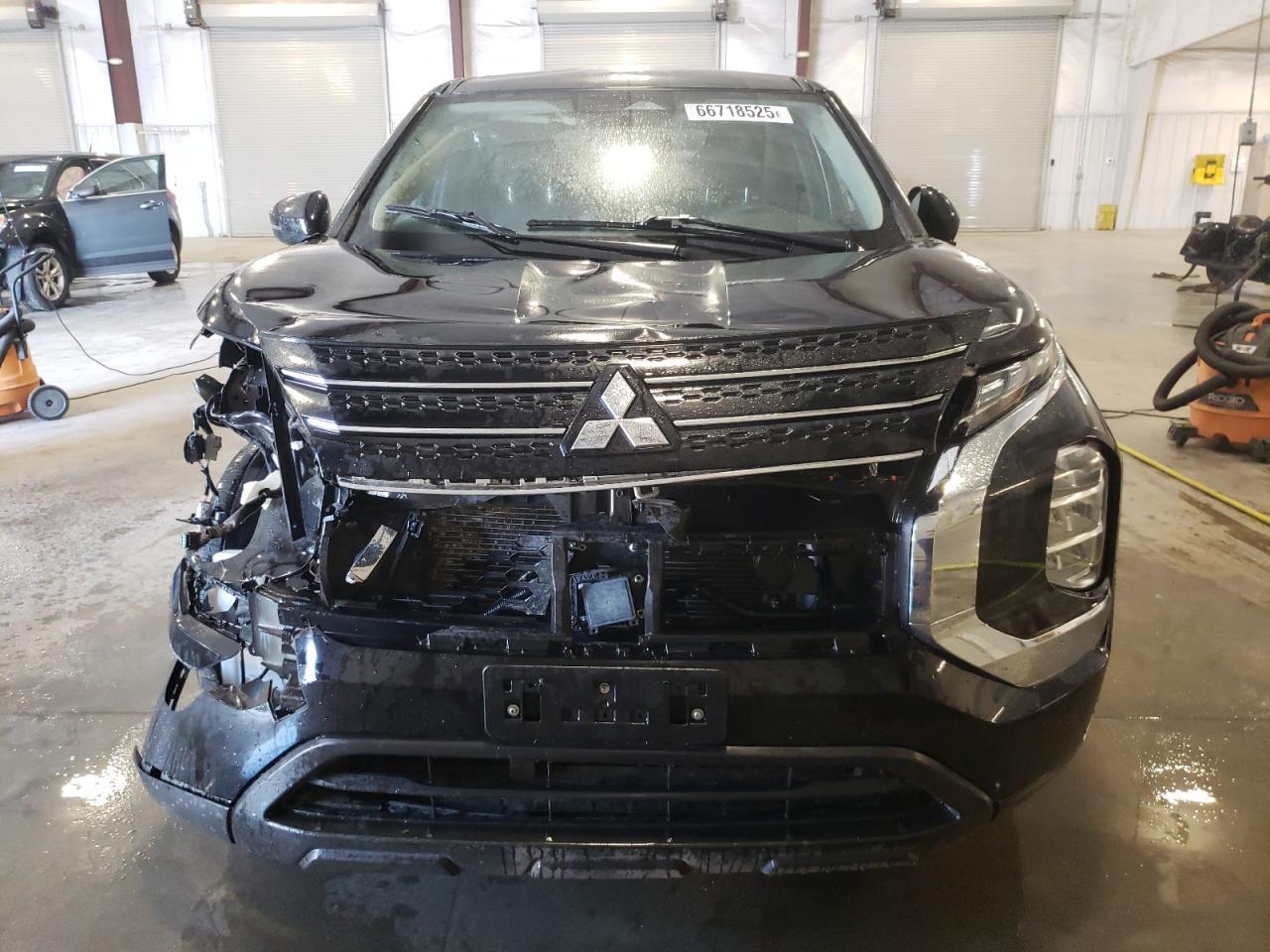 2023 Mitsubishi Outlander - Фото 5