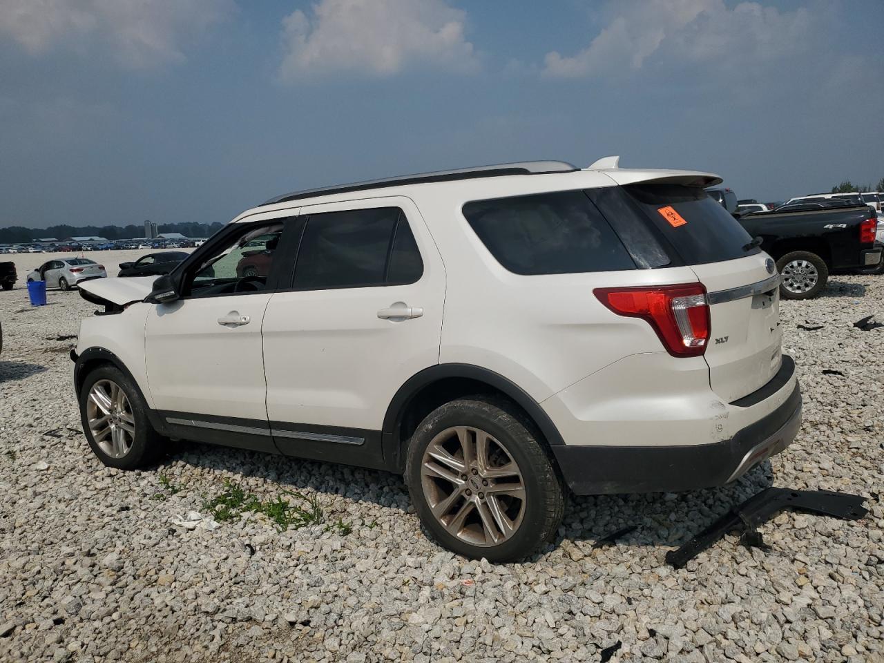 2017 Ford Explorer Xlt - Фото 2