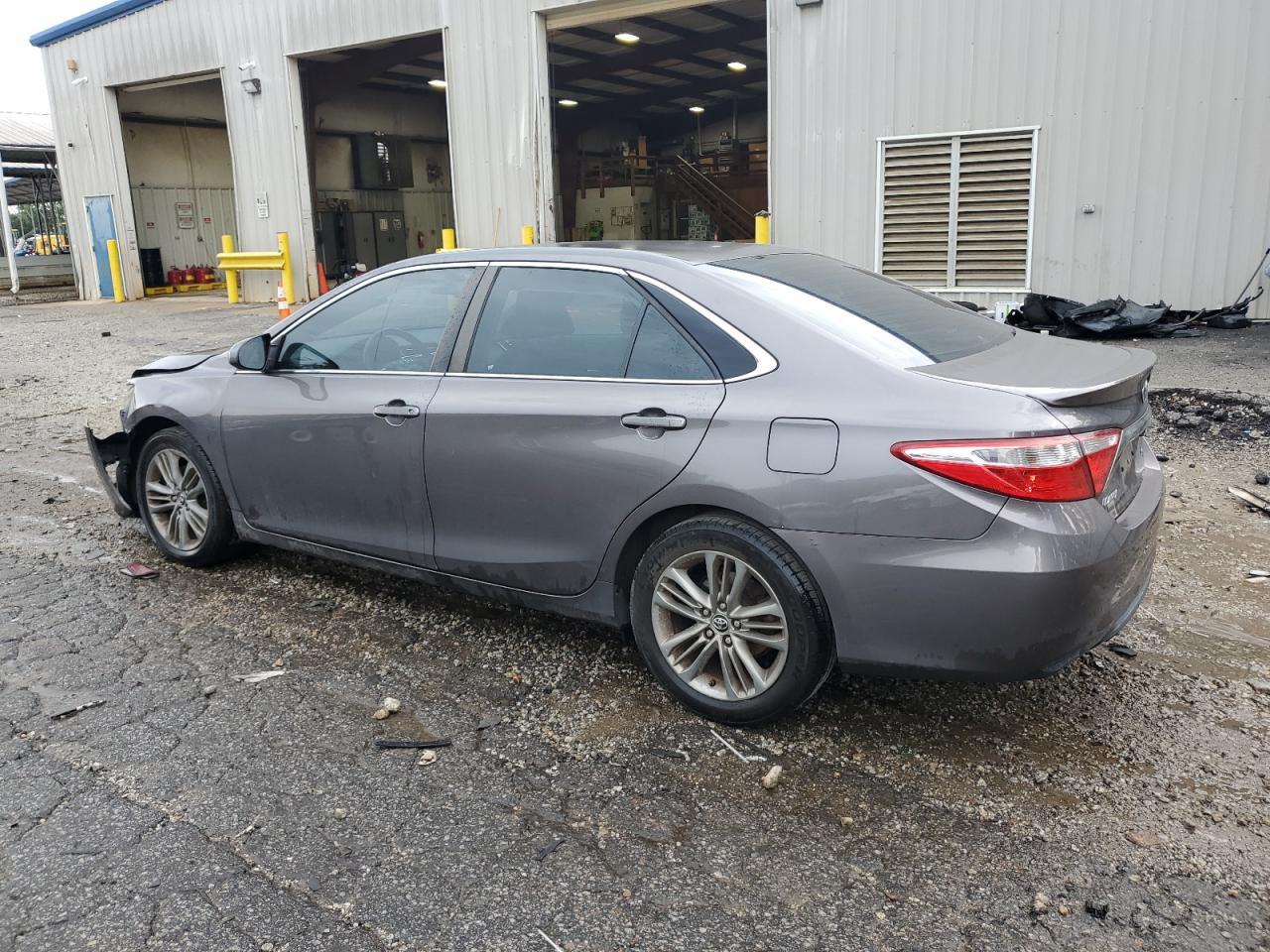 2015 Toyota Camry Le - Image 2