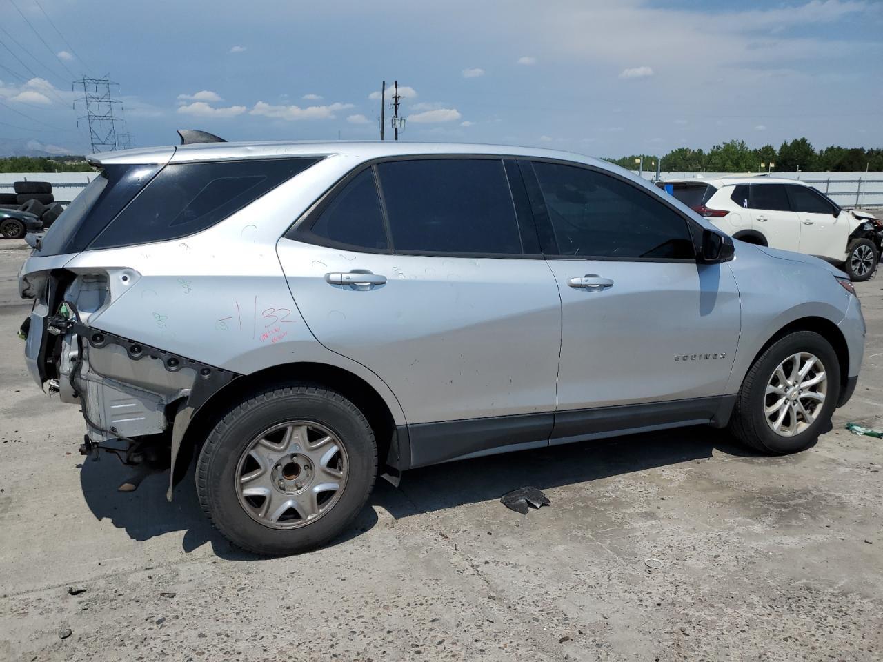 2018 Chevrolet Equinox Ls - Image 3
