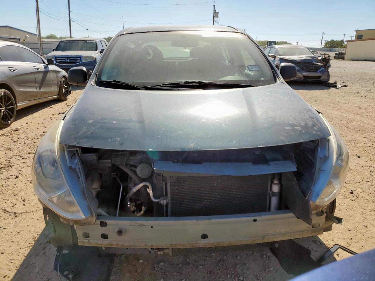 2015 Nissan Versa S - Фото 5