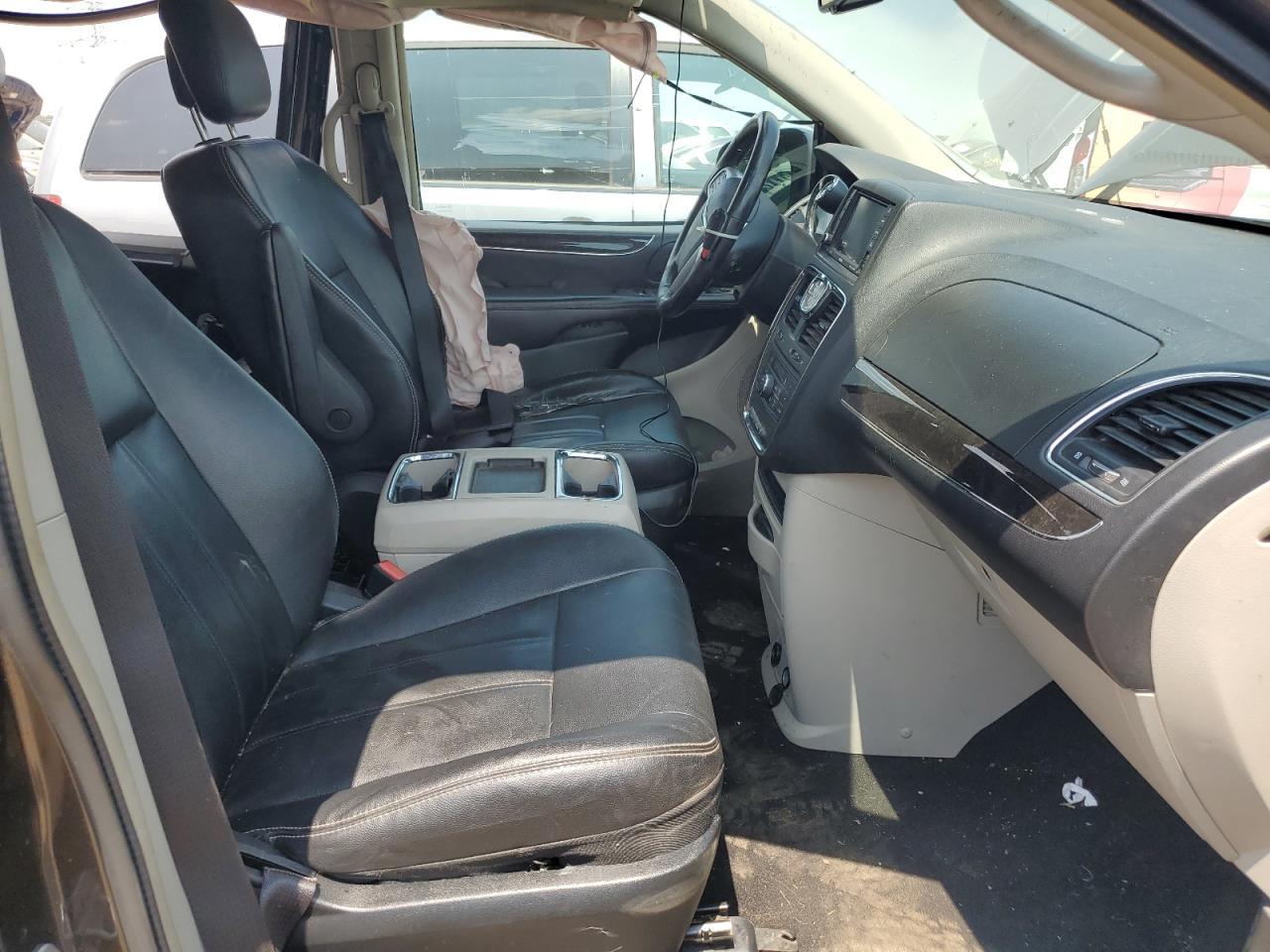 2015 Chrysler Town & Country Touring - Image 7