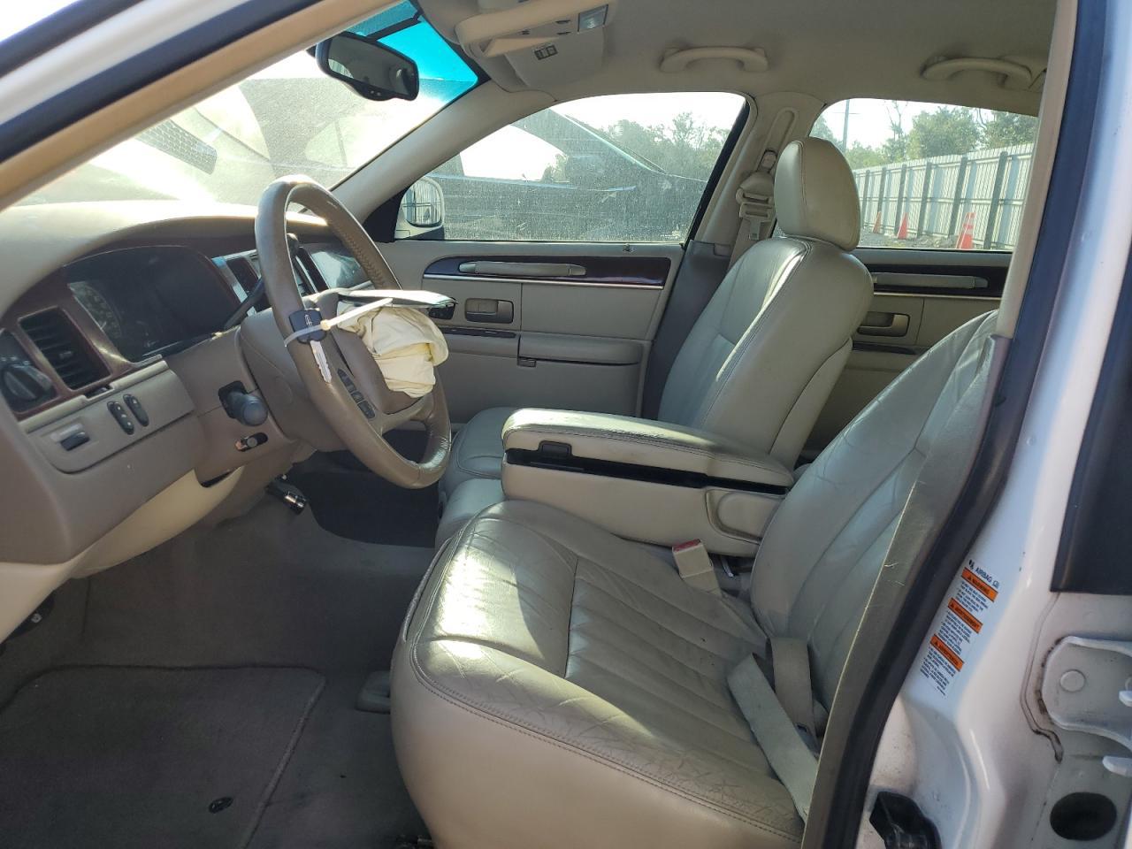 2003 Lincoln Town Car Executive - Фото 7