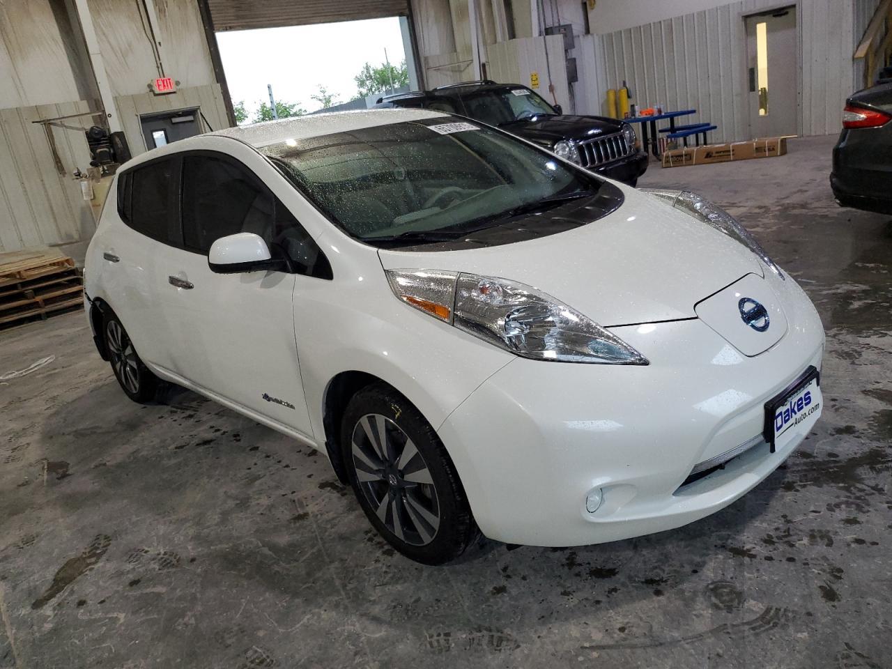 2017 Nissan Leaf S - Image 4