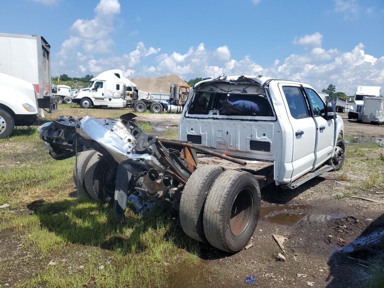 2024 Ford F350 Super Duty - Фото 3