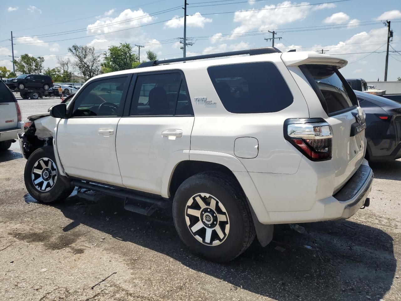 2019 Toyota 4Runner Sr5/Sr5 Premium - Image 2