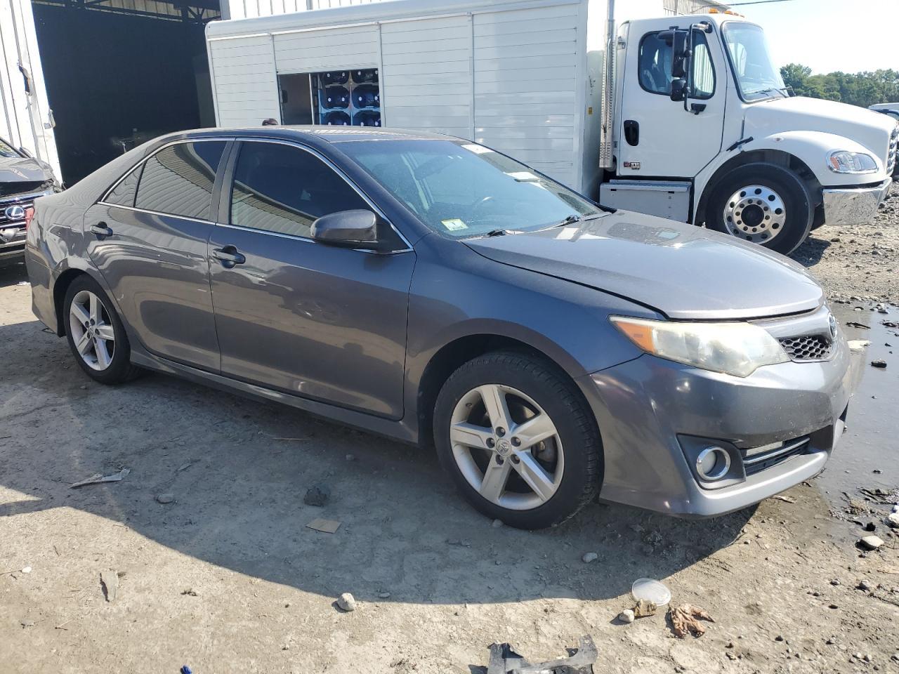 2014 Toyota Camry L - Image 4