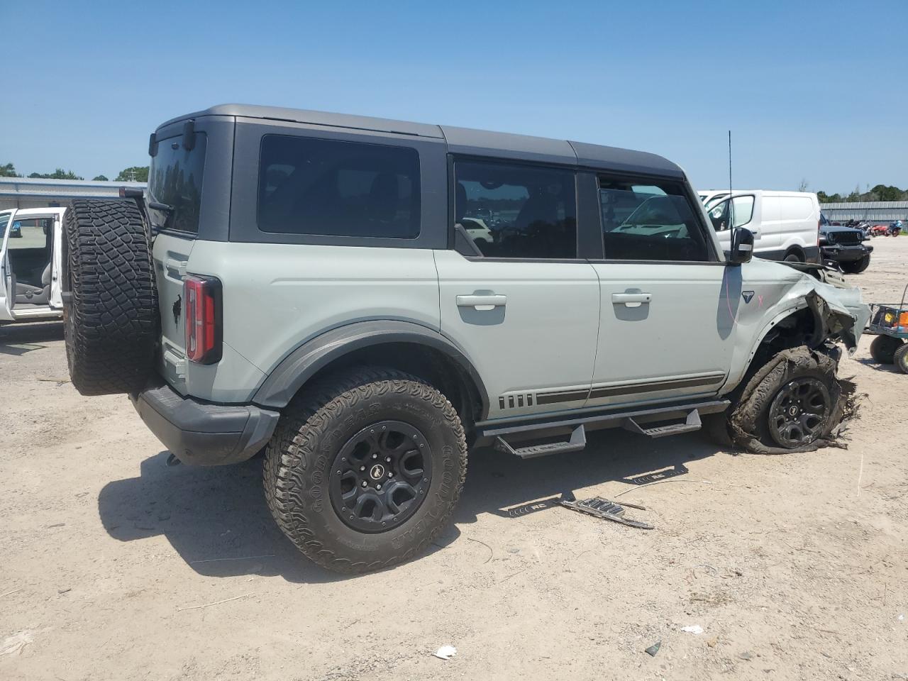 2021 Ford Bronco First Edition - Image 3
