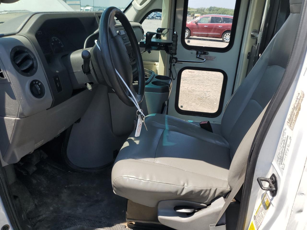 2014 Ford Econoline - Shuttle Bus - Фото 7