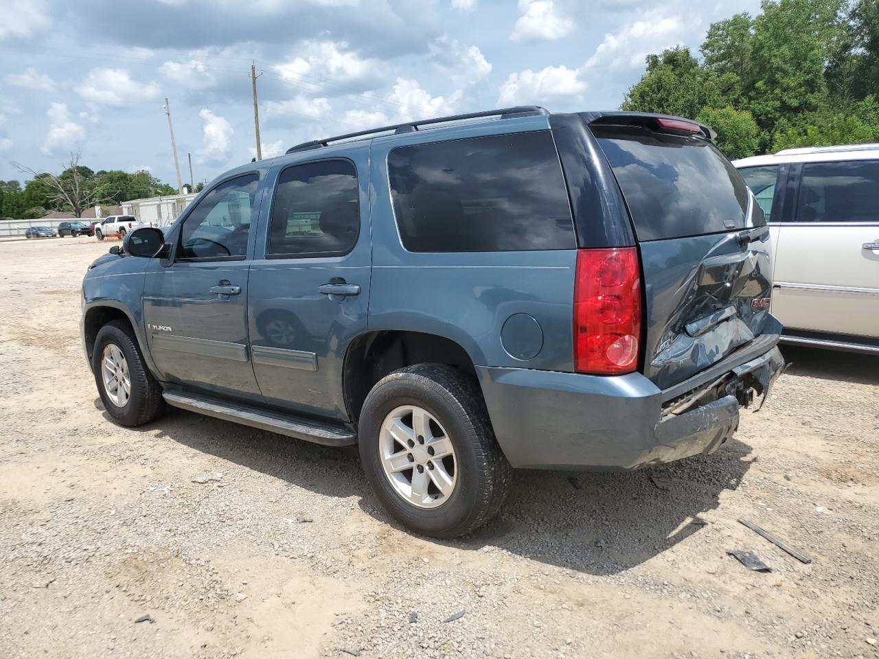 2009 GMC Yukon Sle - Image 2