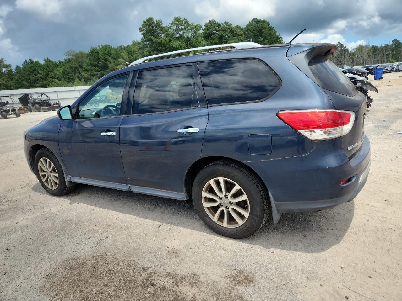 2015 Nissan Pathfinder S - Фото 2