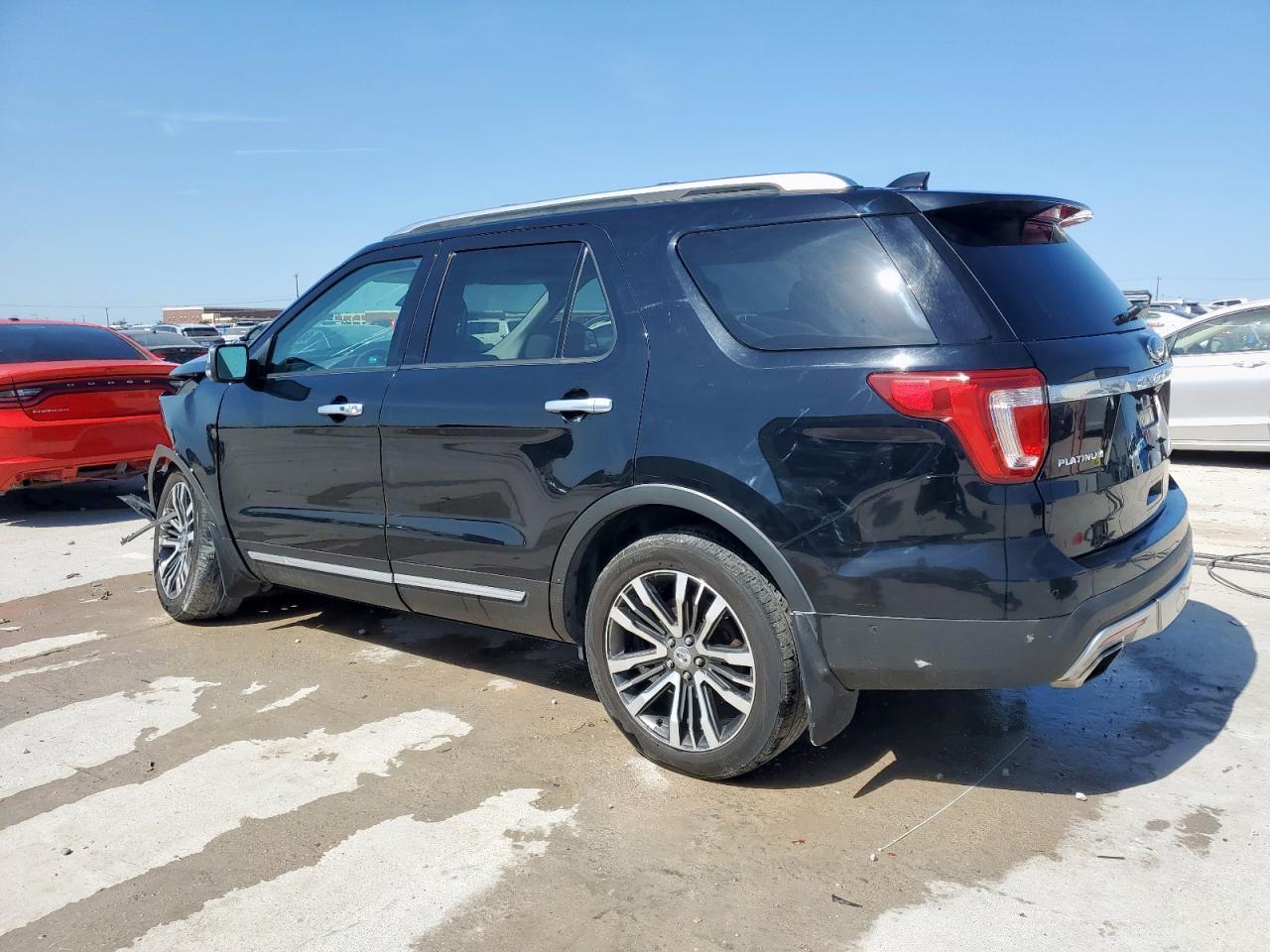 2017 Ford Explorer Platinum - Image 2