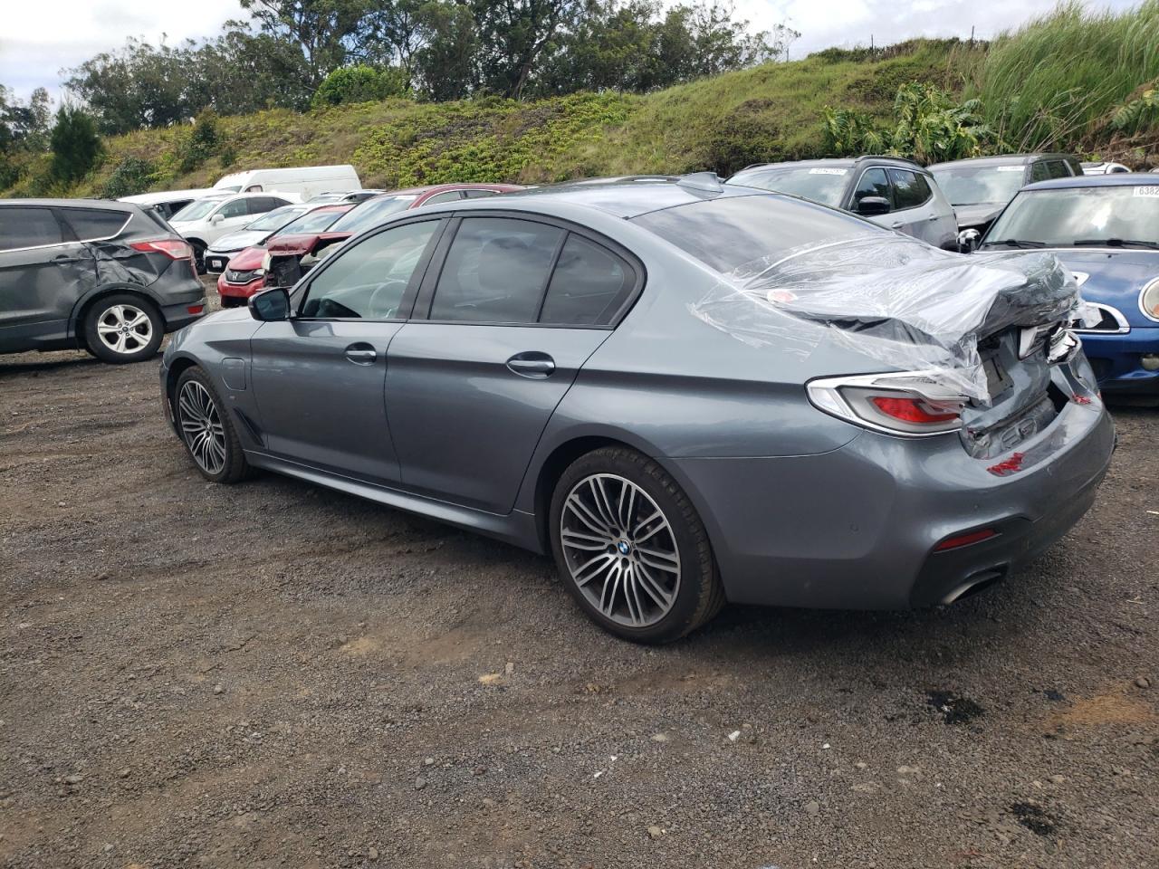 2020 BMW 530E - Фото 2