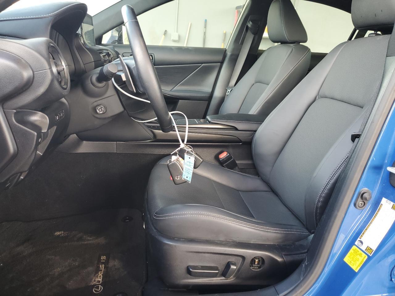 2023 Lexus Is 300 - Image 7