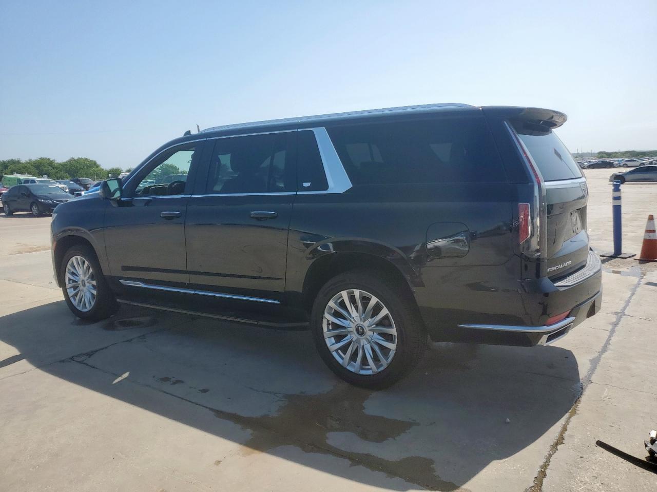 2023 Cadillac Escalade Esv Luxury - Image 2