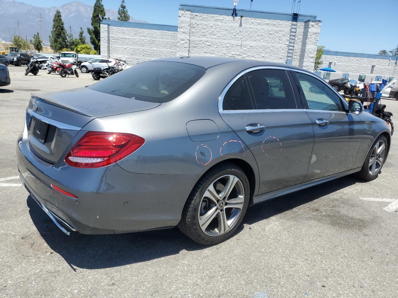 2017 Mercedes-Benz E 300 - Фото 3