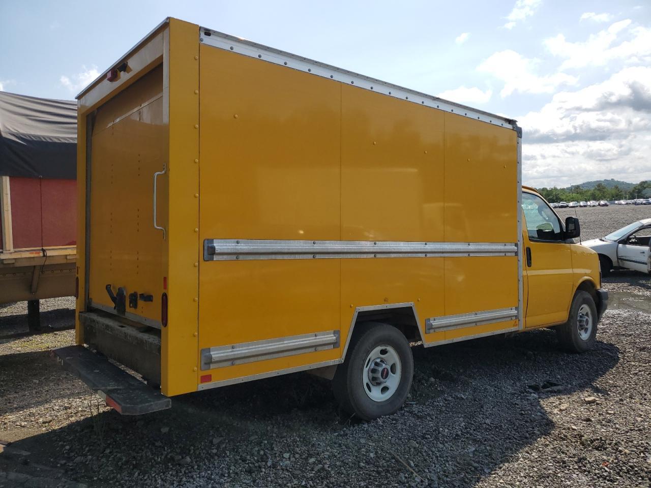 2022 GMC Savana Cutaway G3500 - Фото 3