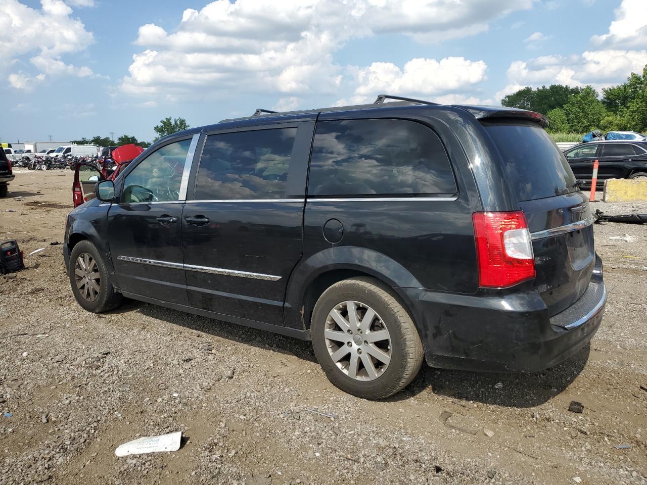 2016 Chrysler Town & Country Touring - Image 2